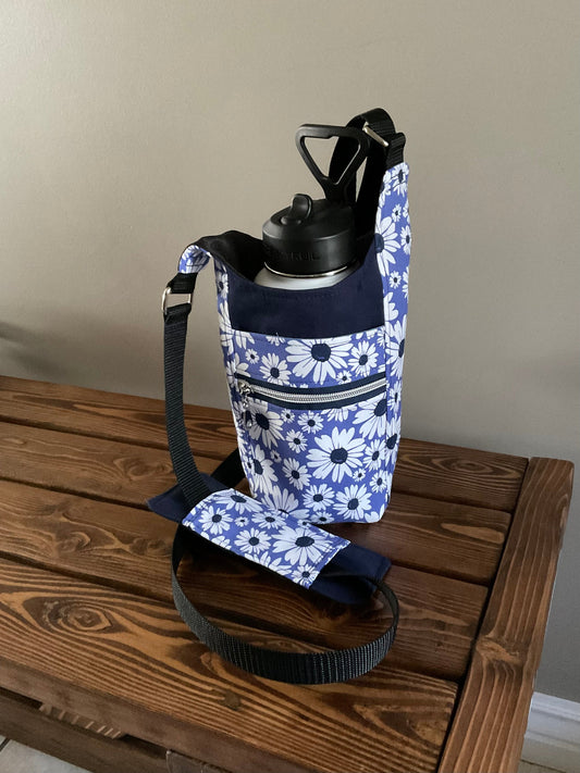 Water Bottle Bag in Cornflower Blue and White Daisies